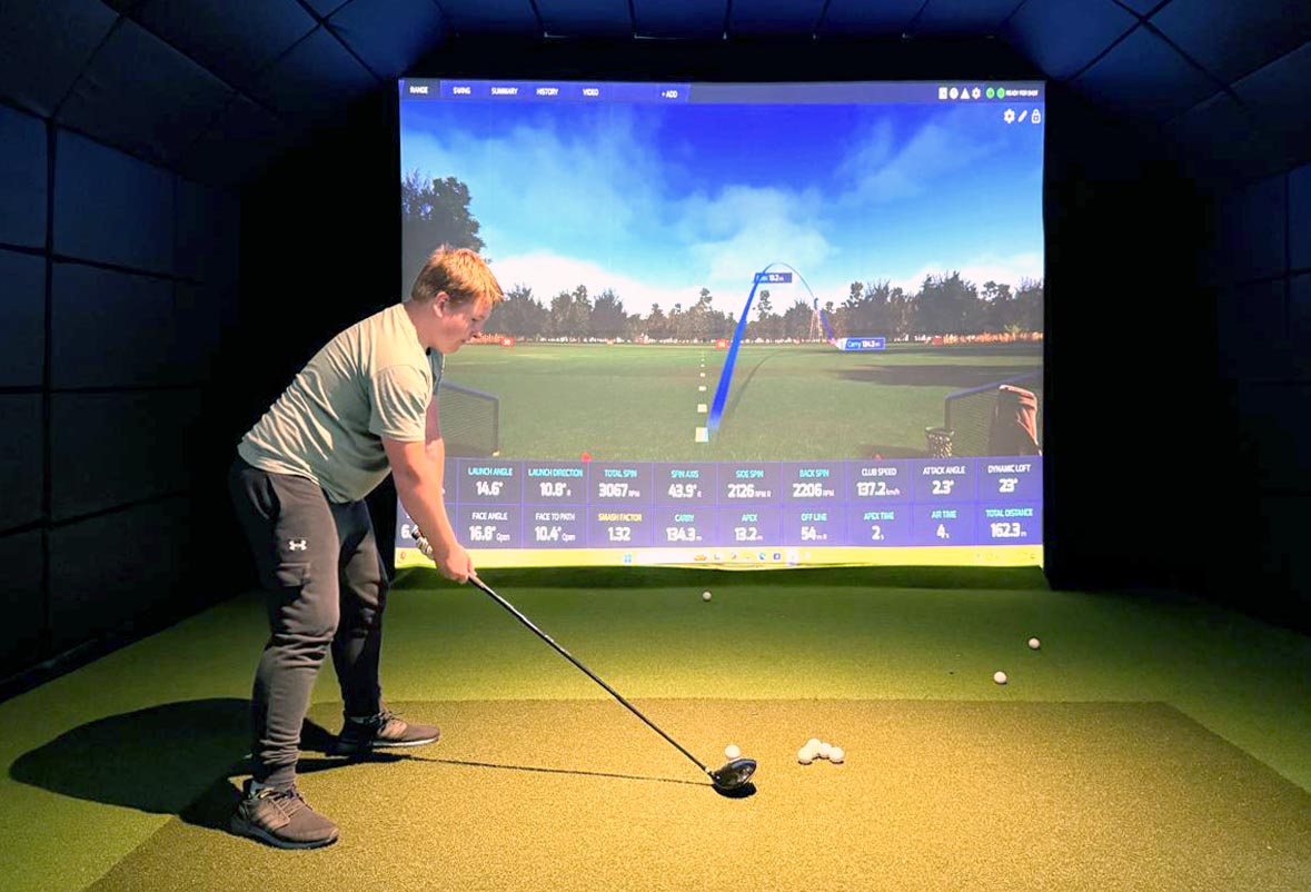 Virtual golf at Houw Hoek Hotel