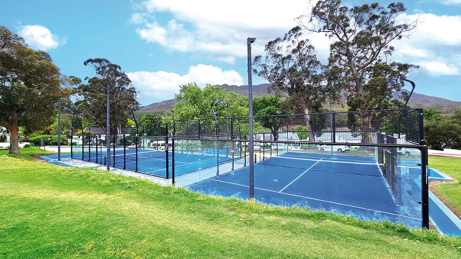 Padel courts at Houw Hoek Hotel