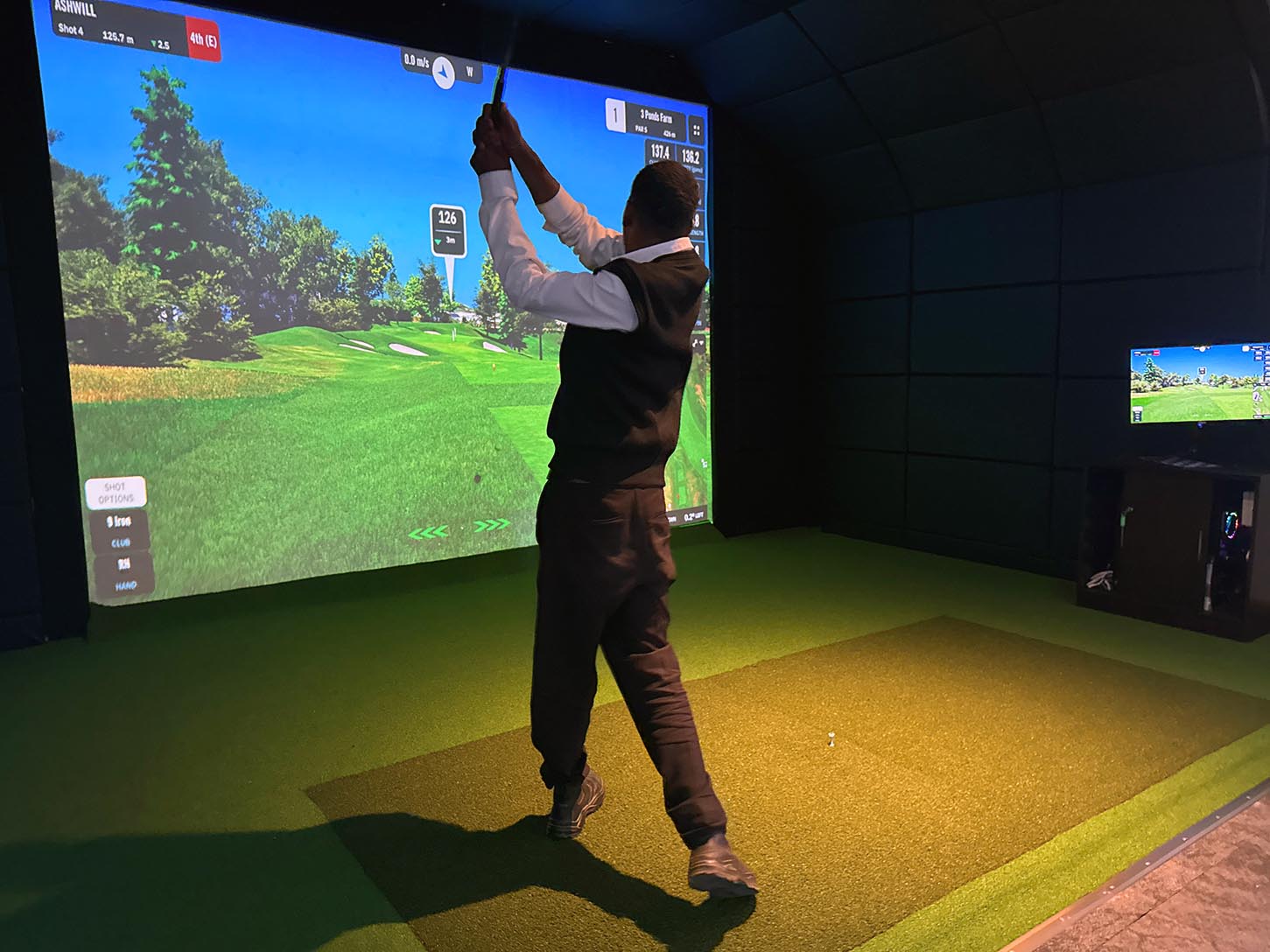 Virtual golf at Houw Hoek Hotel